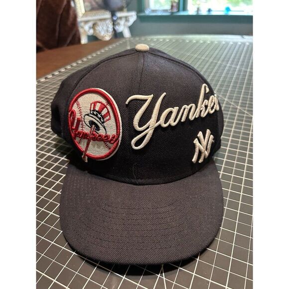 New York Yankees New Era Hat - 7 5/8 - Genuine Merchandise - Embroidered Logo - Picture 1 of 3
